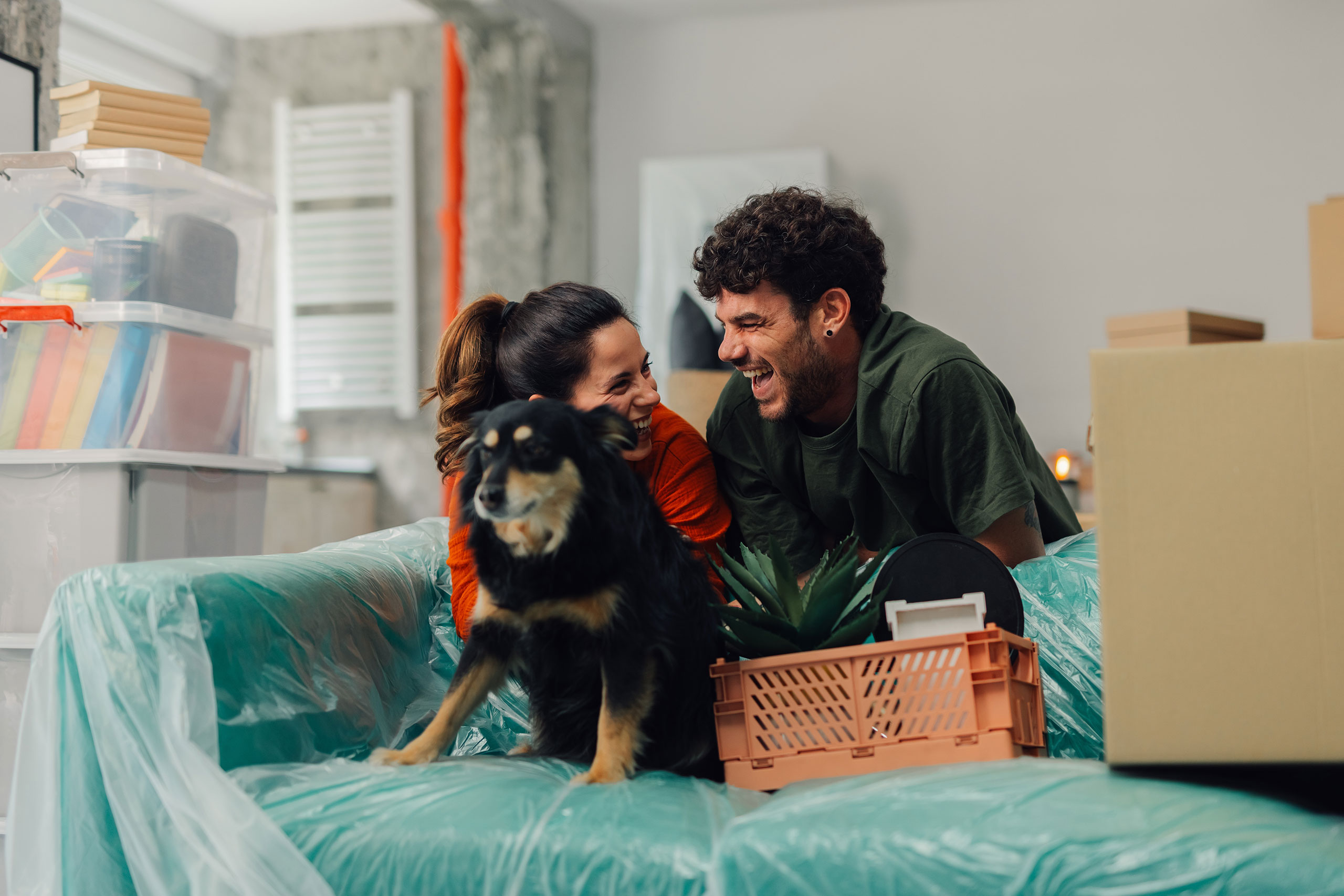 100% mortgages are making a comeback in the UK property market. After largely disappearing following the 2008 financial crisis, these no-deposit mortgages are once again available to certain borrowers. Here's what you need to know about this lending option.